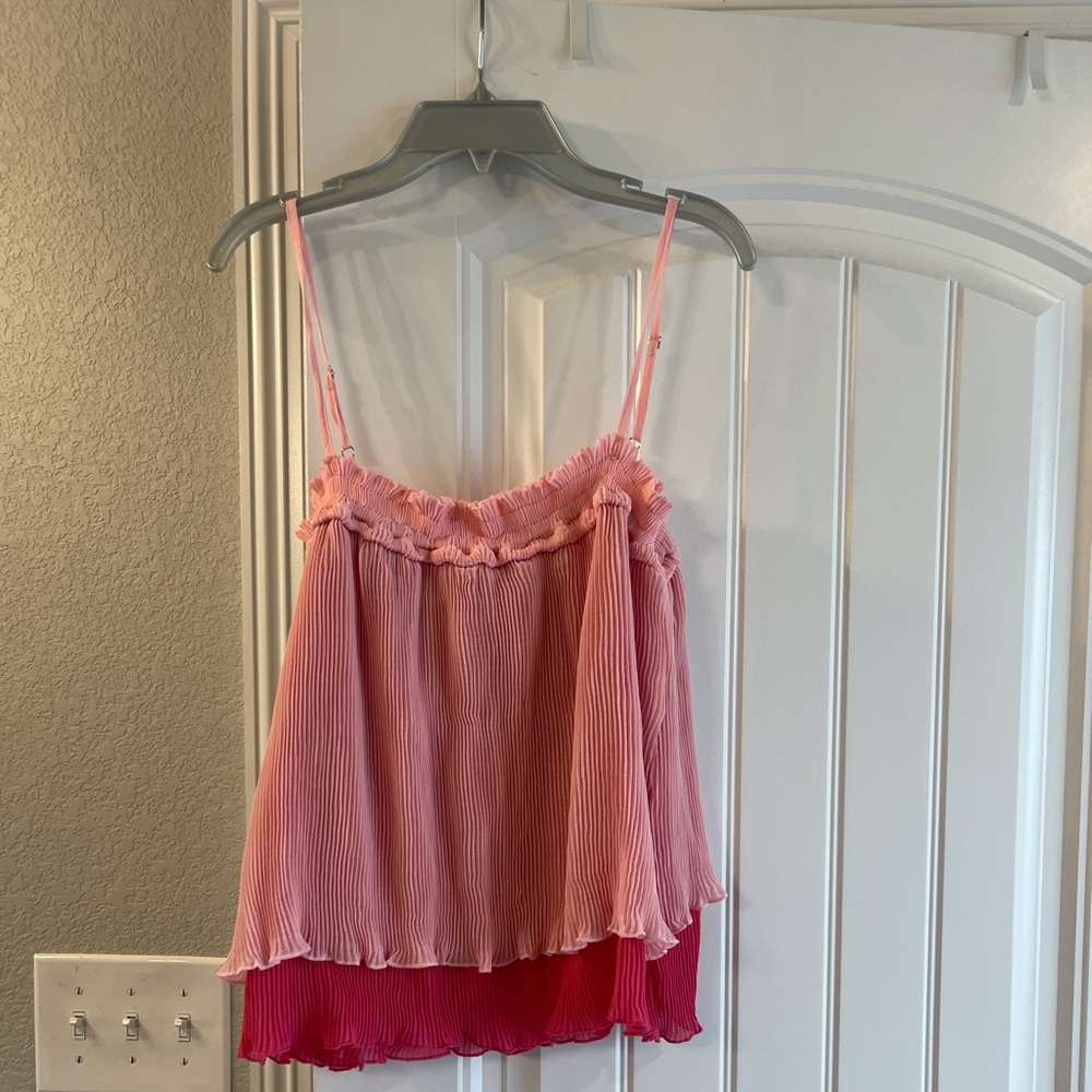 Never worn pink lily top